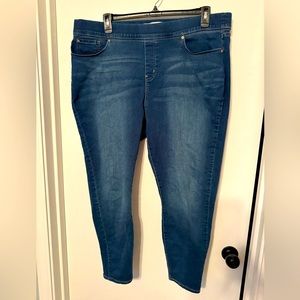 Levi’s totally shaping pull on skinny jeans size 22